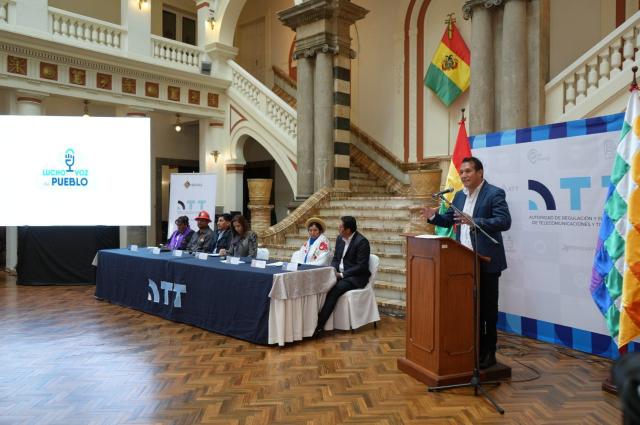 Gobierno lanza el programa "Lucho por la Voz del Pueblo" para fortalecer la radiodifusión comunitaria en Bolivia